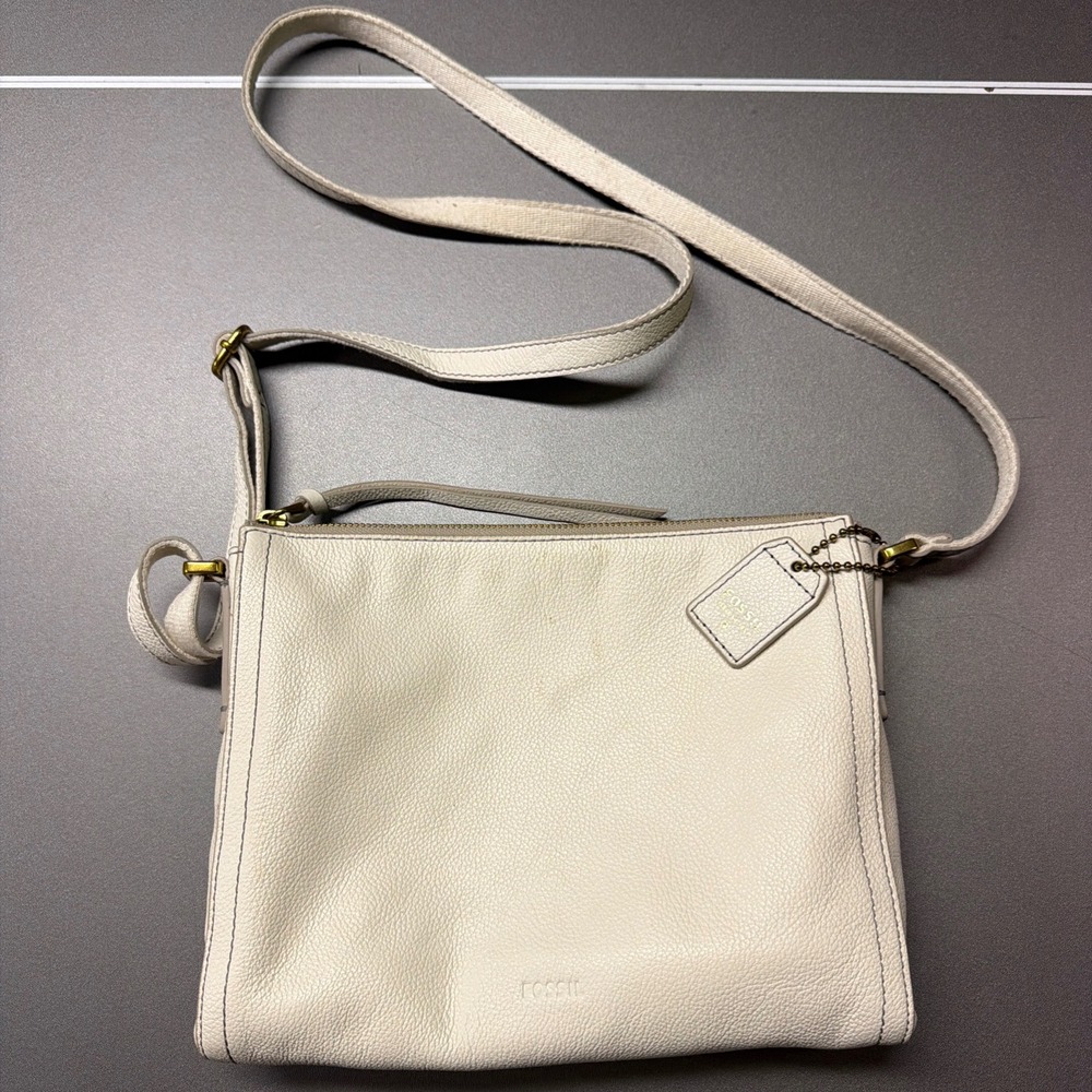 Fossil‎ White Pebbled Leather Crossbody Bag Medium Minimalist Messenger Purse
